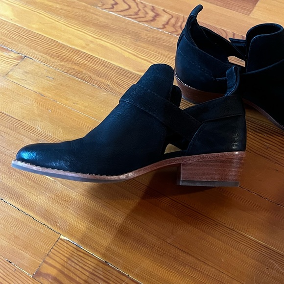 Frye Mia Cutout Booties Leather, size 5.5 - Picture 2 of 6